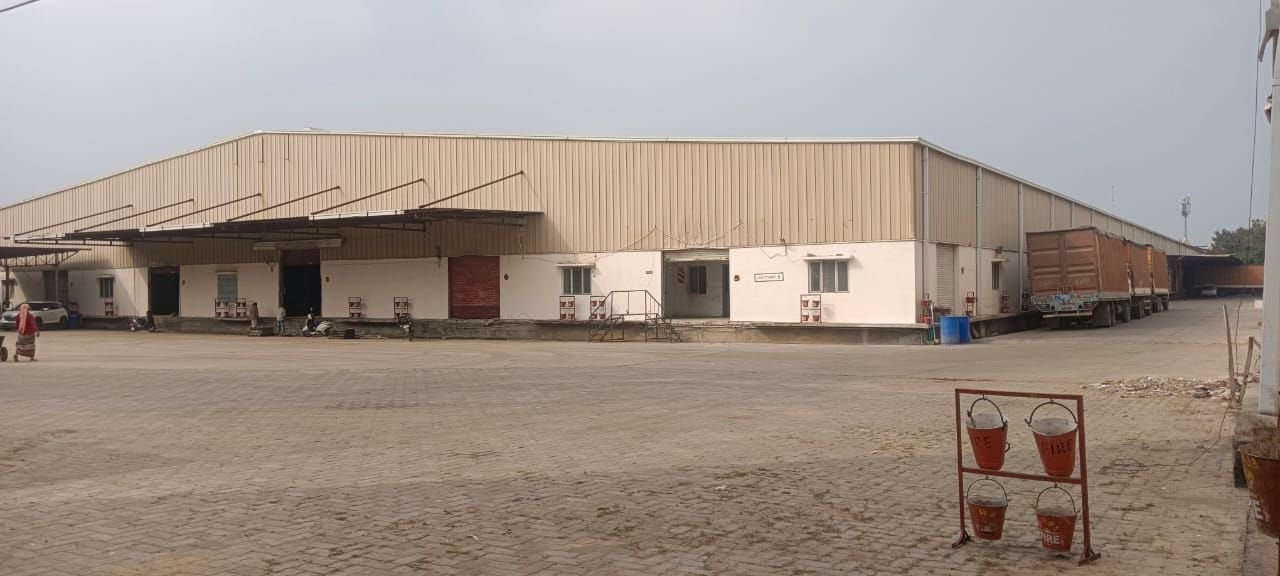 Godown / Warehouse with 1,65,000 sq ft For Rent in Knadlakoya 2km from ORR Exist 6