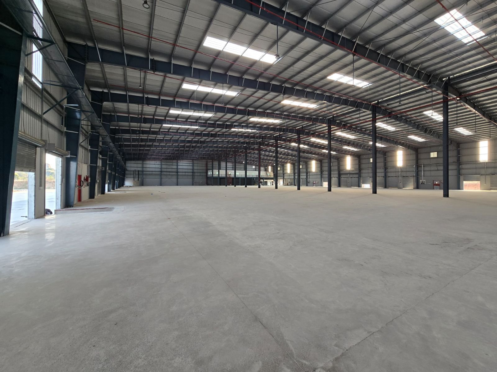 1  Lakh Sq Ft A-Grade Warehouse for Rent