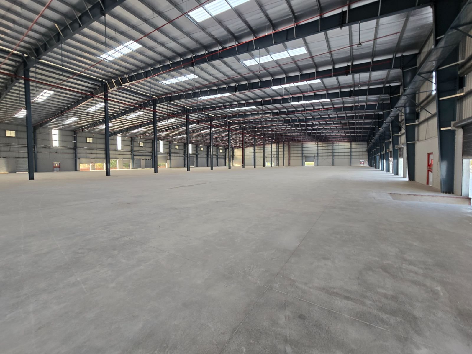 1  Lakh Sq Ft A-Grade Warehouse for Rent